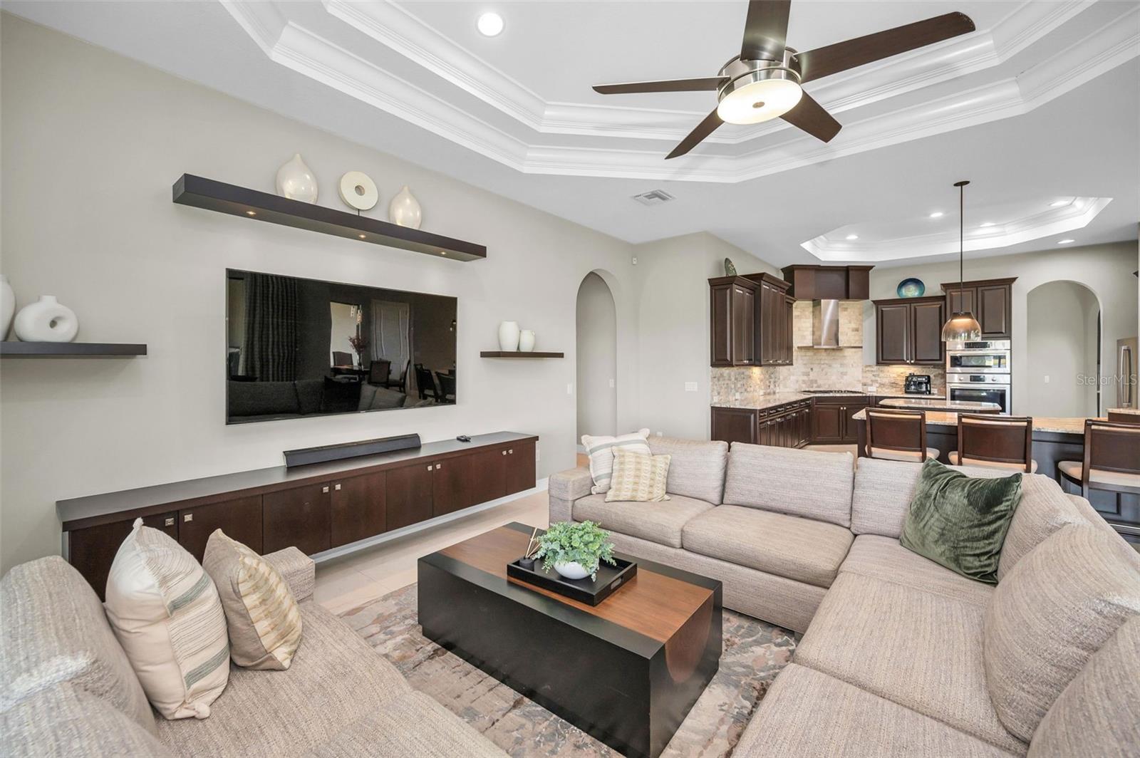 CHAMPIONS CLUB - Residential