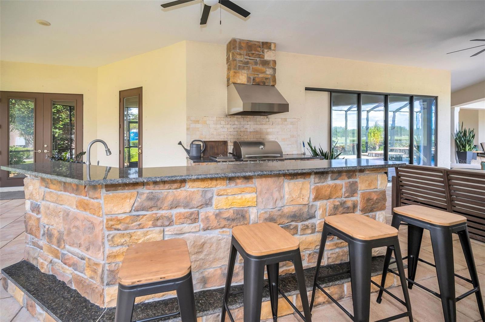 CHAMPIONS CLUB - Residential