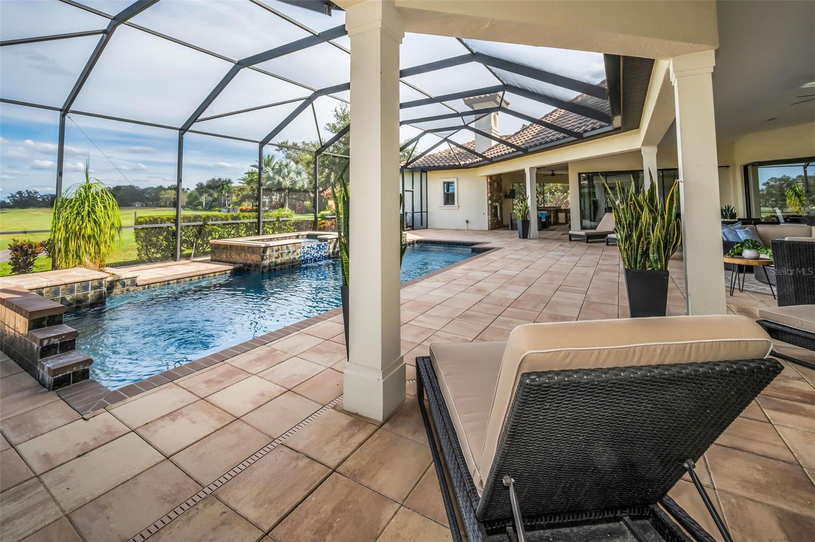 CHAMPIONS CLUB - Residential