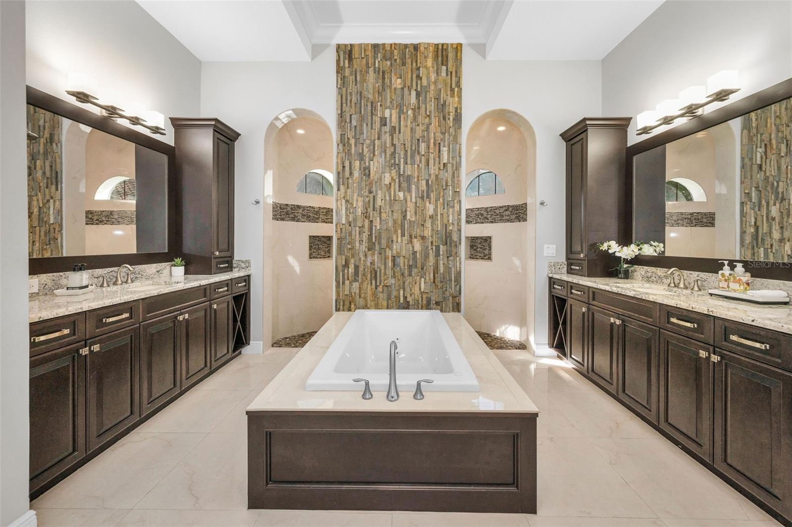 CHAMPIONS CLUB - Residential