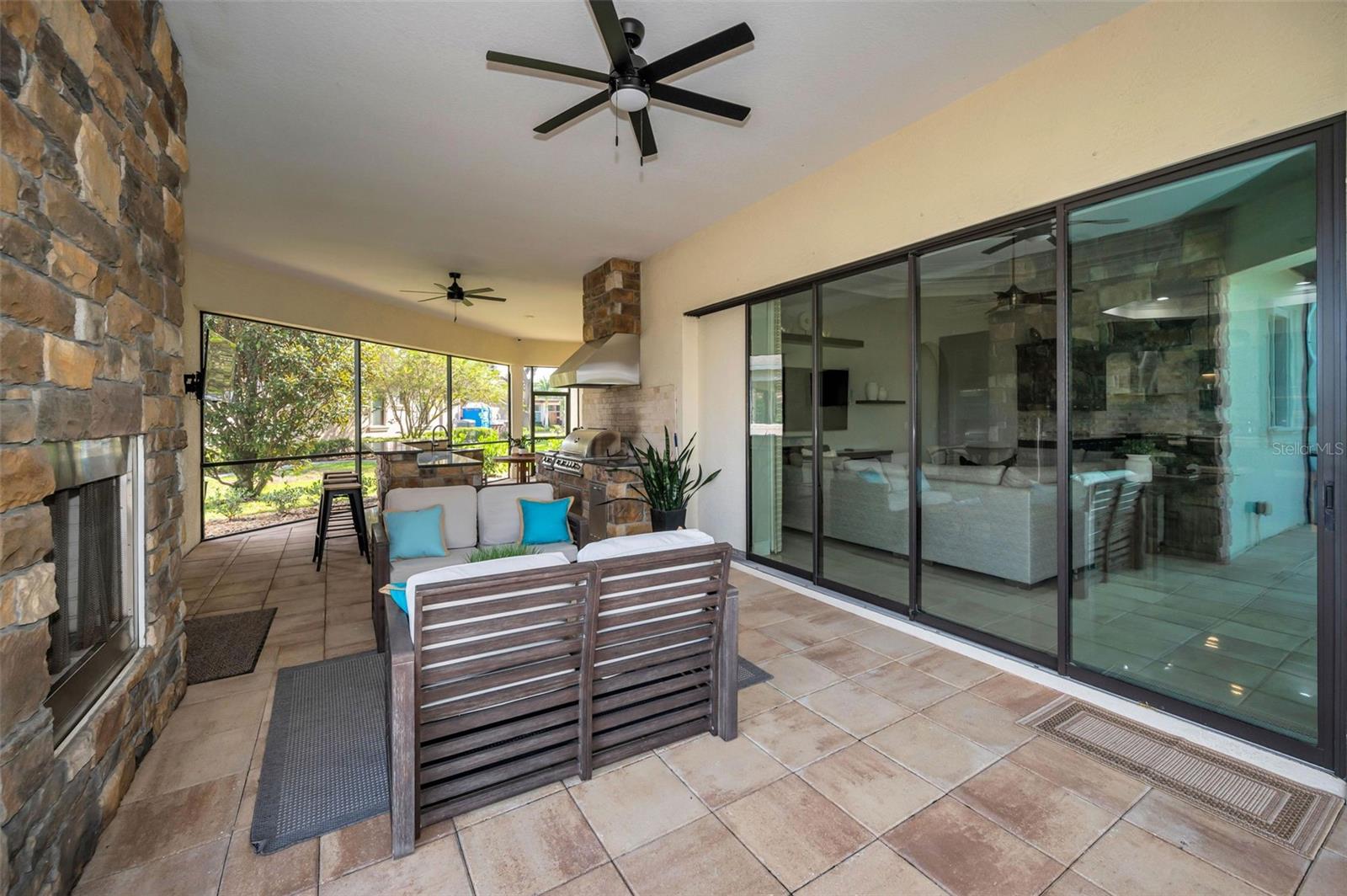 CHAMPIONS CLUB - Residential