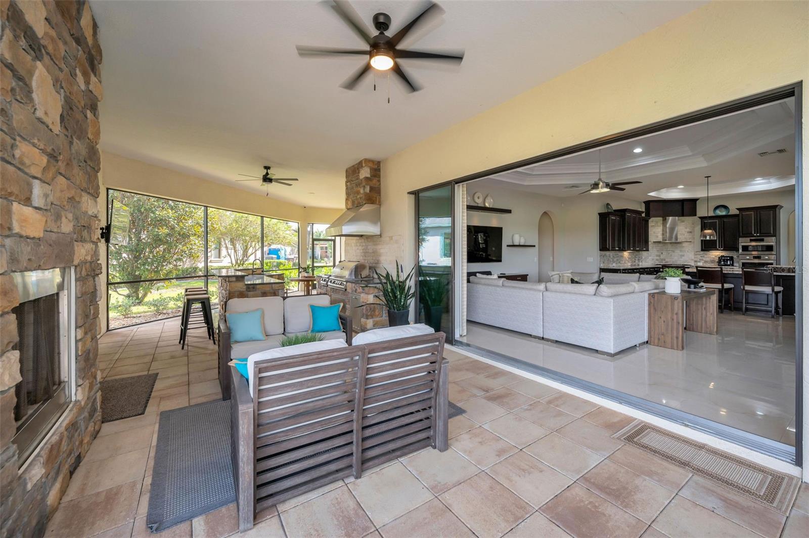 CHAMPIONS CLUB - Residential