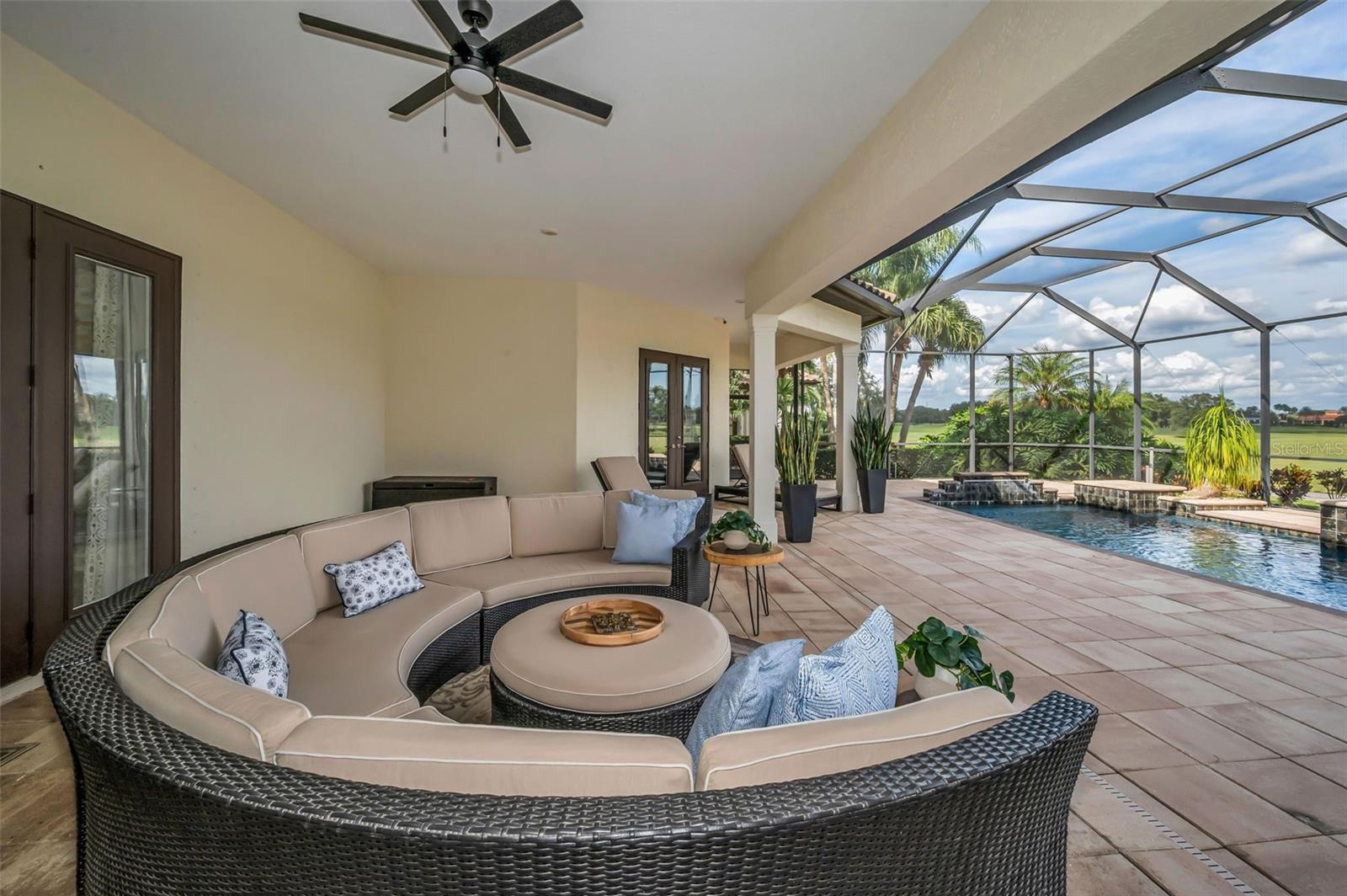 CHAMPIONS CLUB - Residential