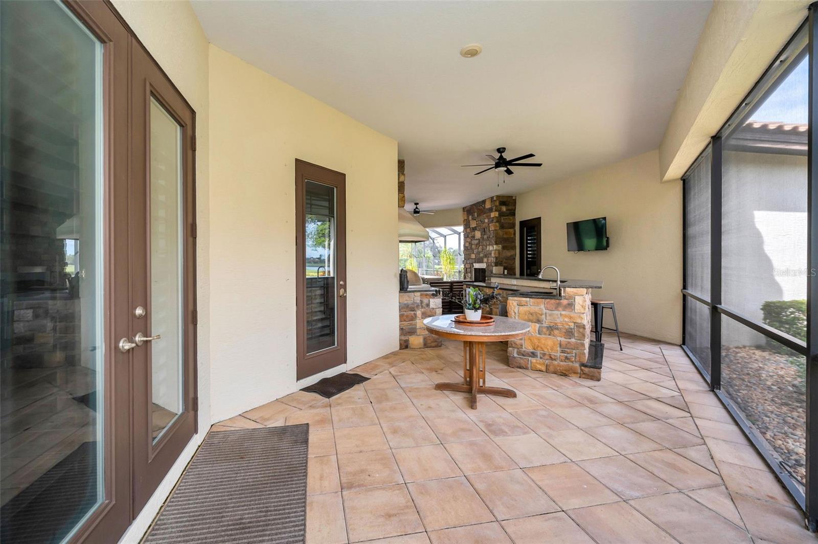 CHAMPIONS CLUB - Residential