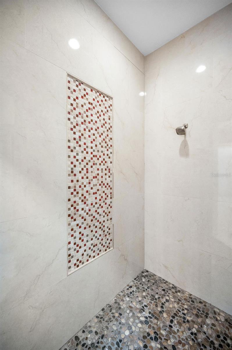 CHAMPIONS CLUB - Residential