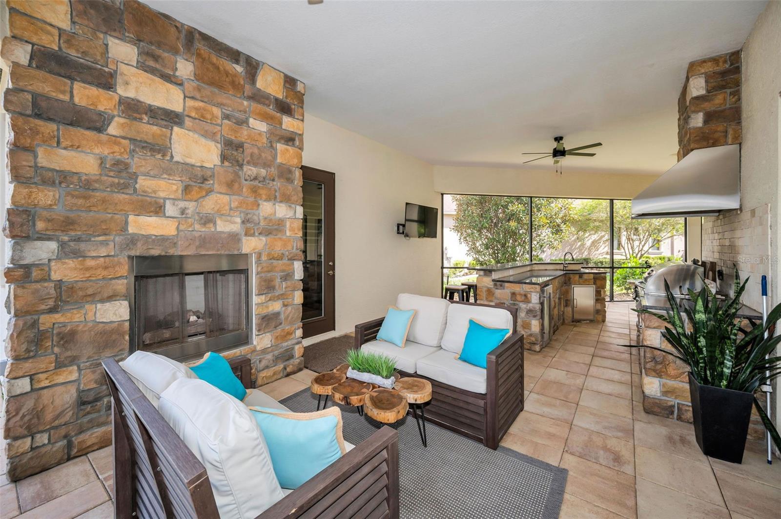 CHAMPIONS CLUB - Residential