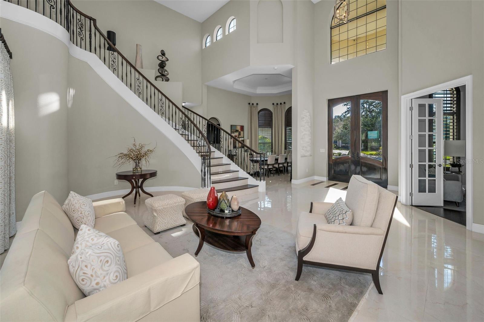 CHAMPIONS CLUB - Residential