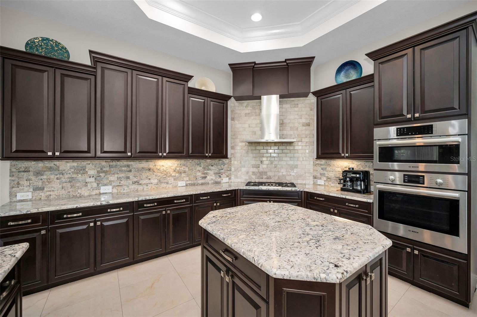 CHAMPIONS CLUB - Residential