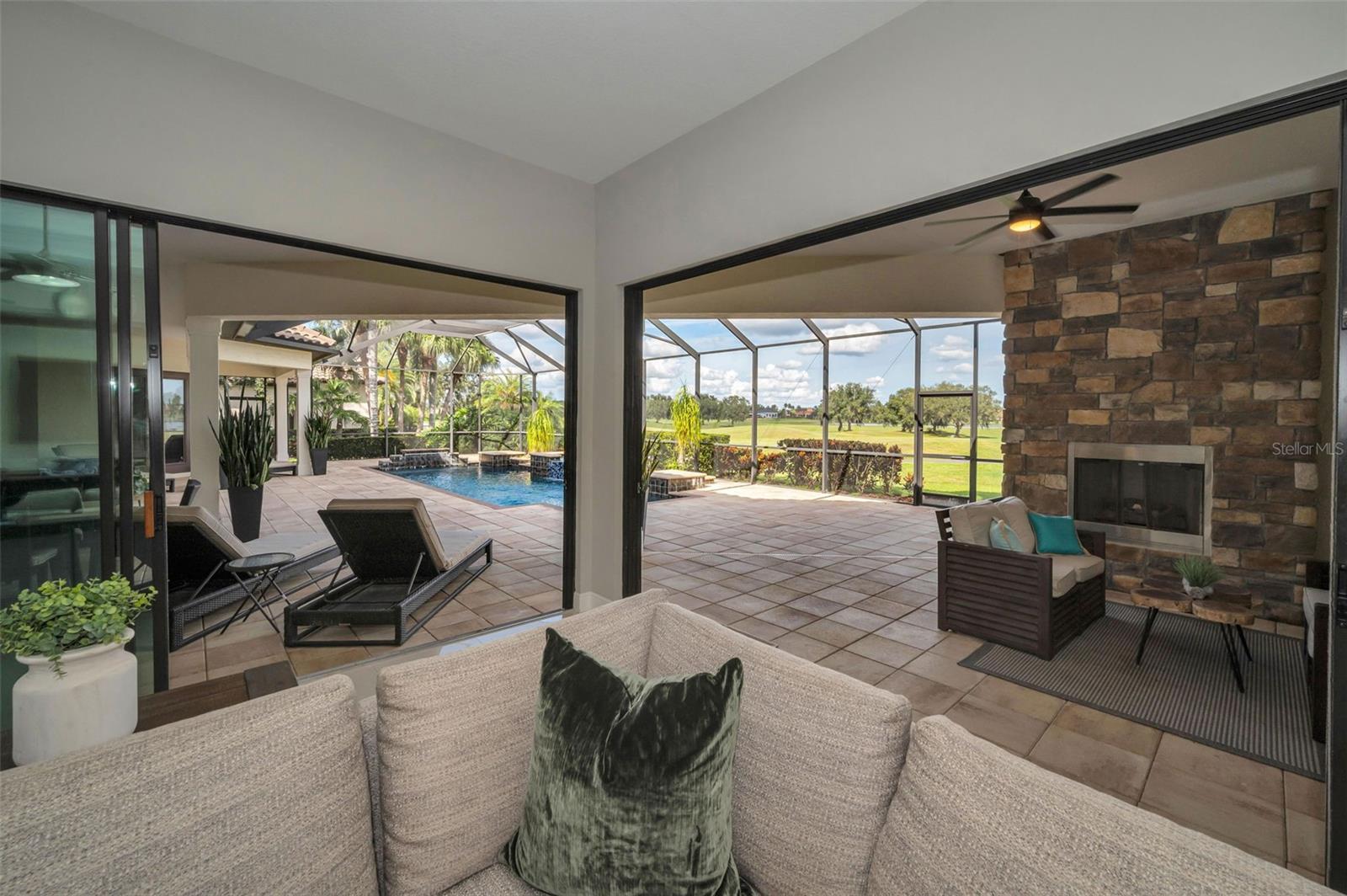 CHAMPIONS CLUB - Residential