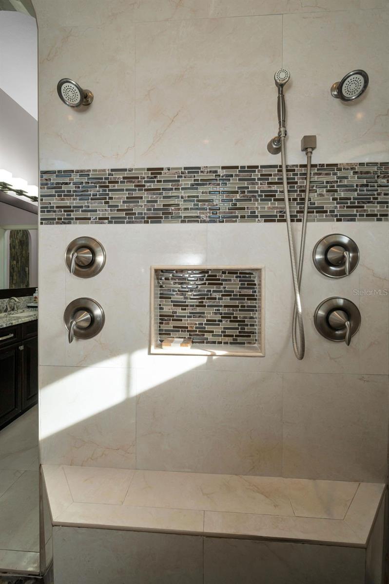 CHAMPIONS CLUB - Residential