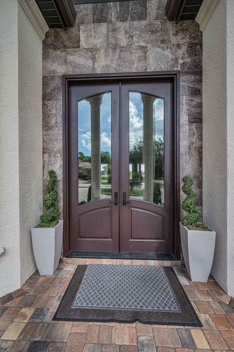 CHAMPIONS CLUB - Residential