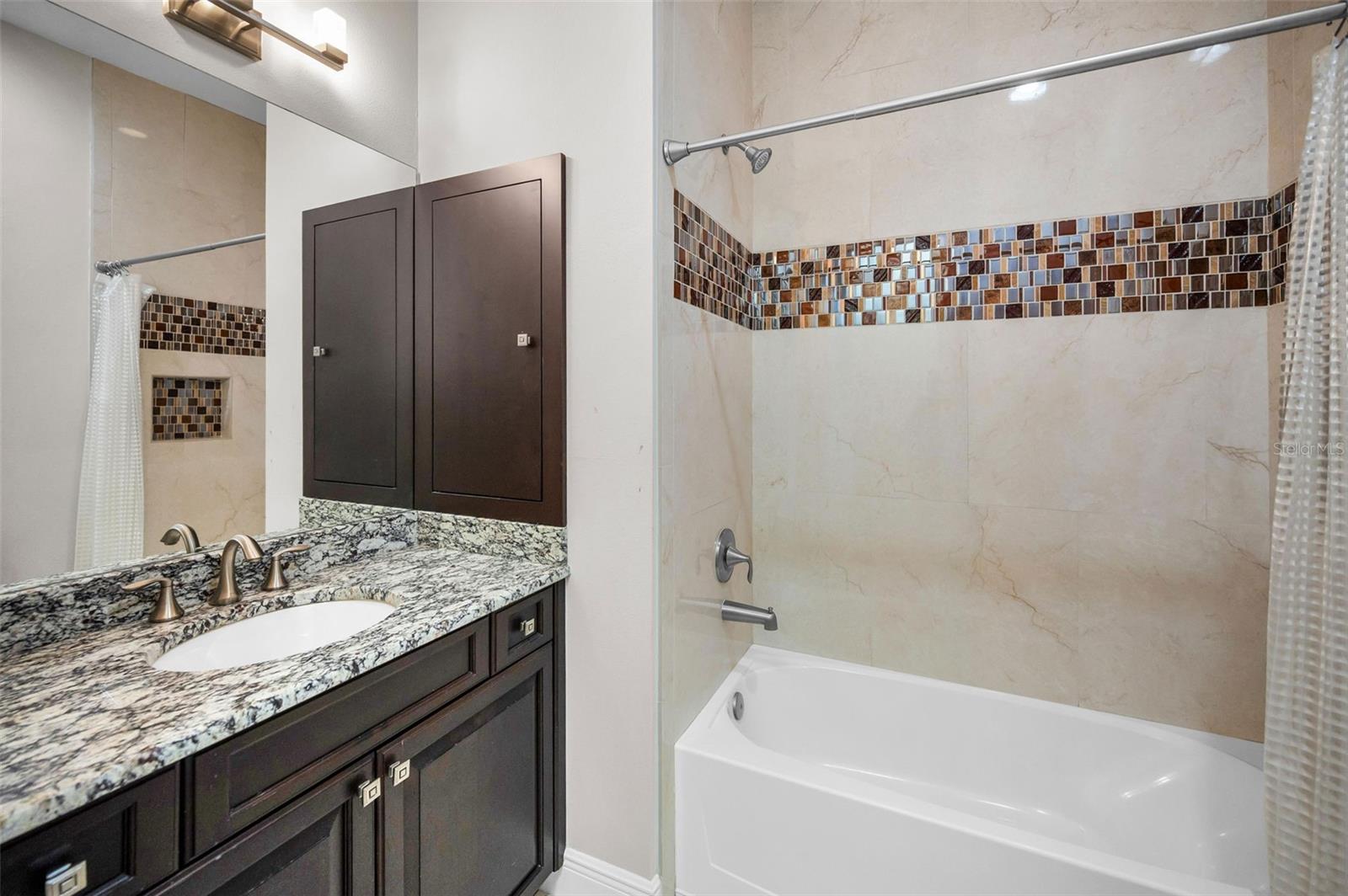 CHAMPIONS CLUB - Residential