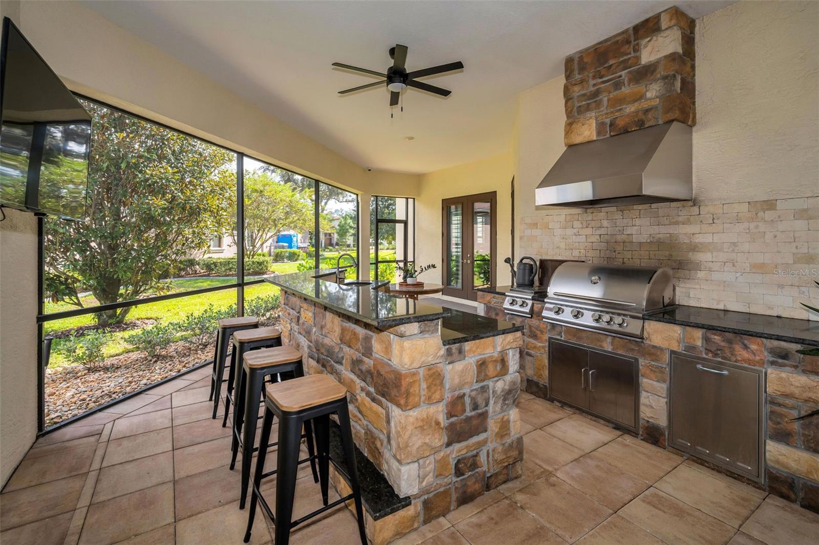 CHAMPIONS CLUB - Residential