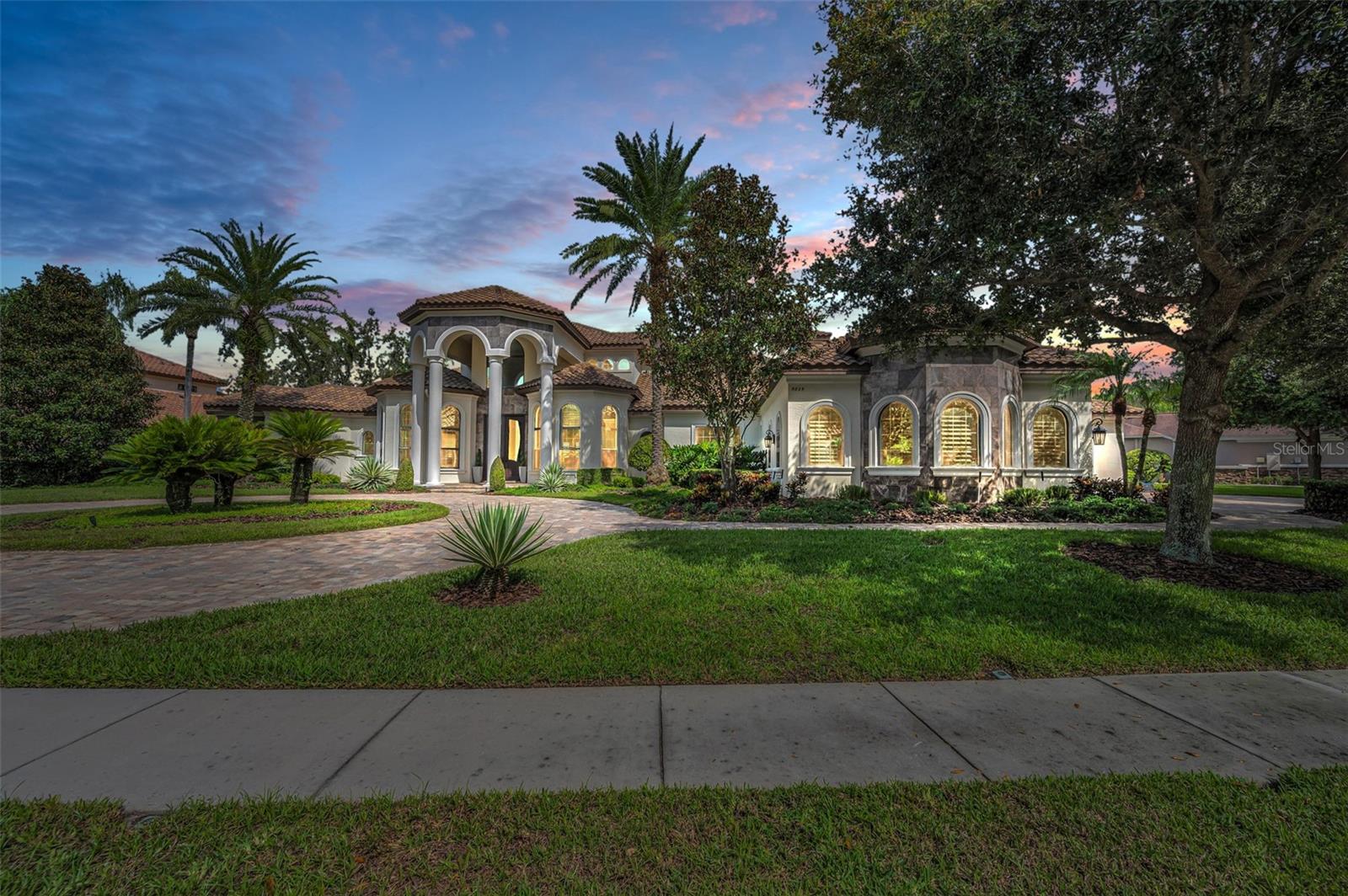 CHAMPIONS CLUB - Residential