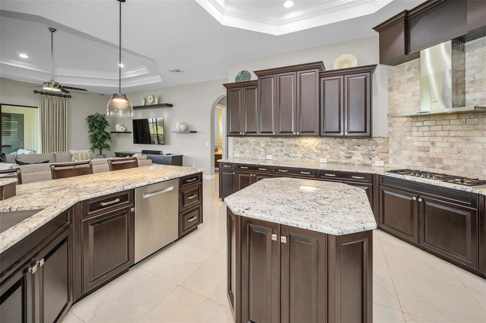 CHAMPIONS CLUB - Residential