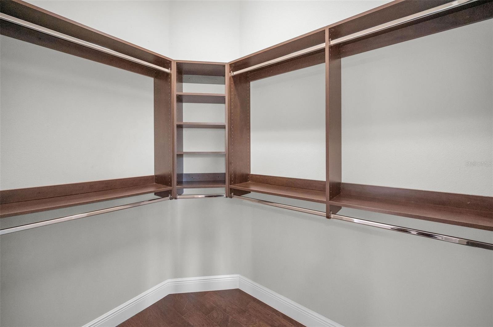 CHAMPIONS CLUB - Residential