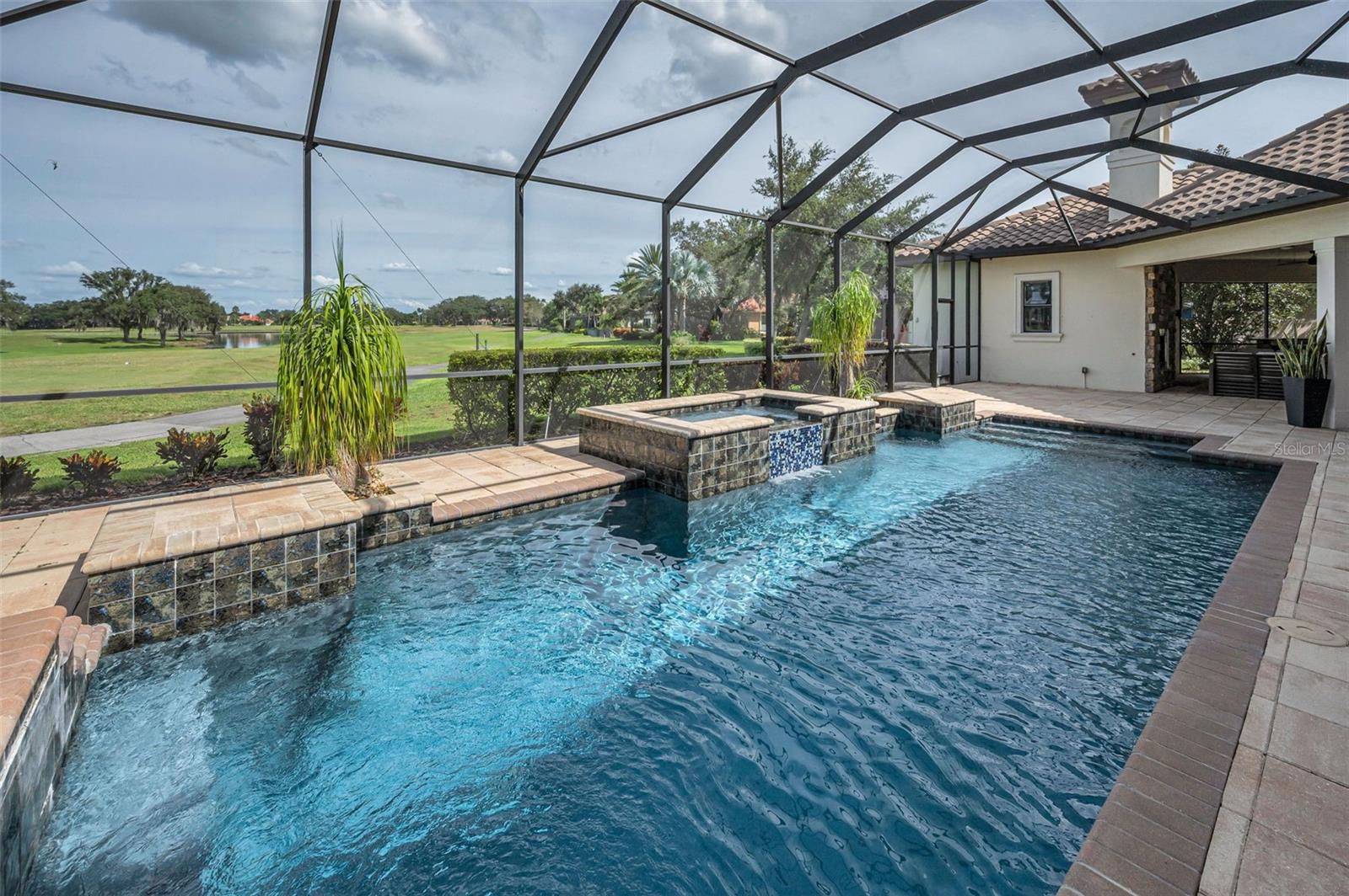 CHAMPIONS CLUB - Residential