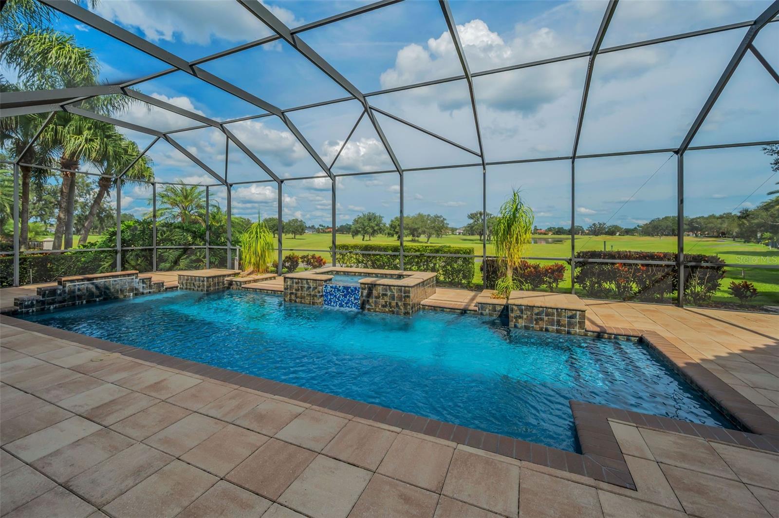 CHAMPIONS CLUB - Residential