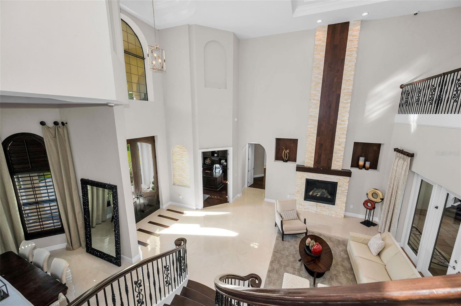 CHAMPIONS CLUB - Residential