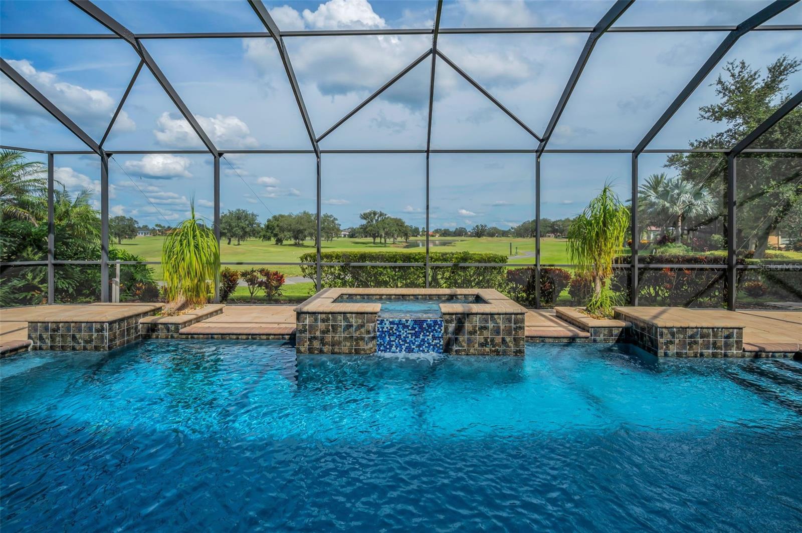 CHAMPIONS CLUB - Residential