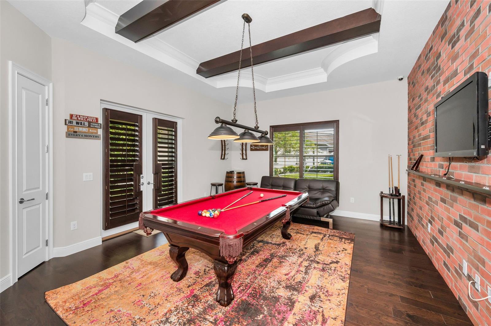 CHAMPIONS CLUB - Residential