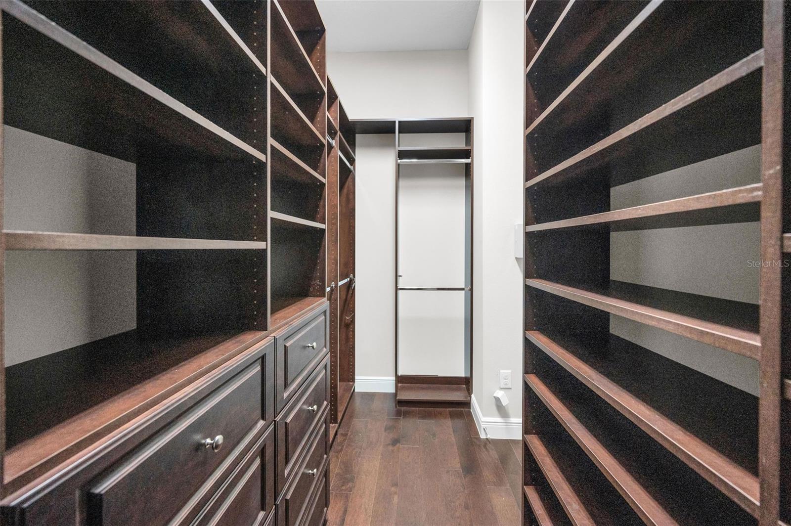 CHAMPIONS CLUB - Residential