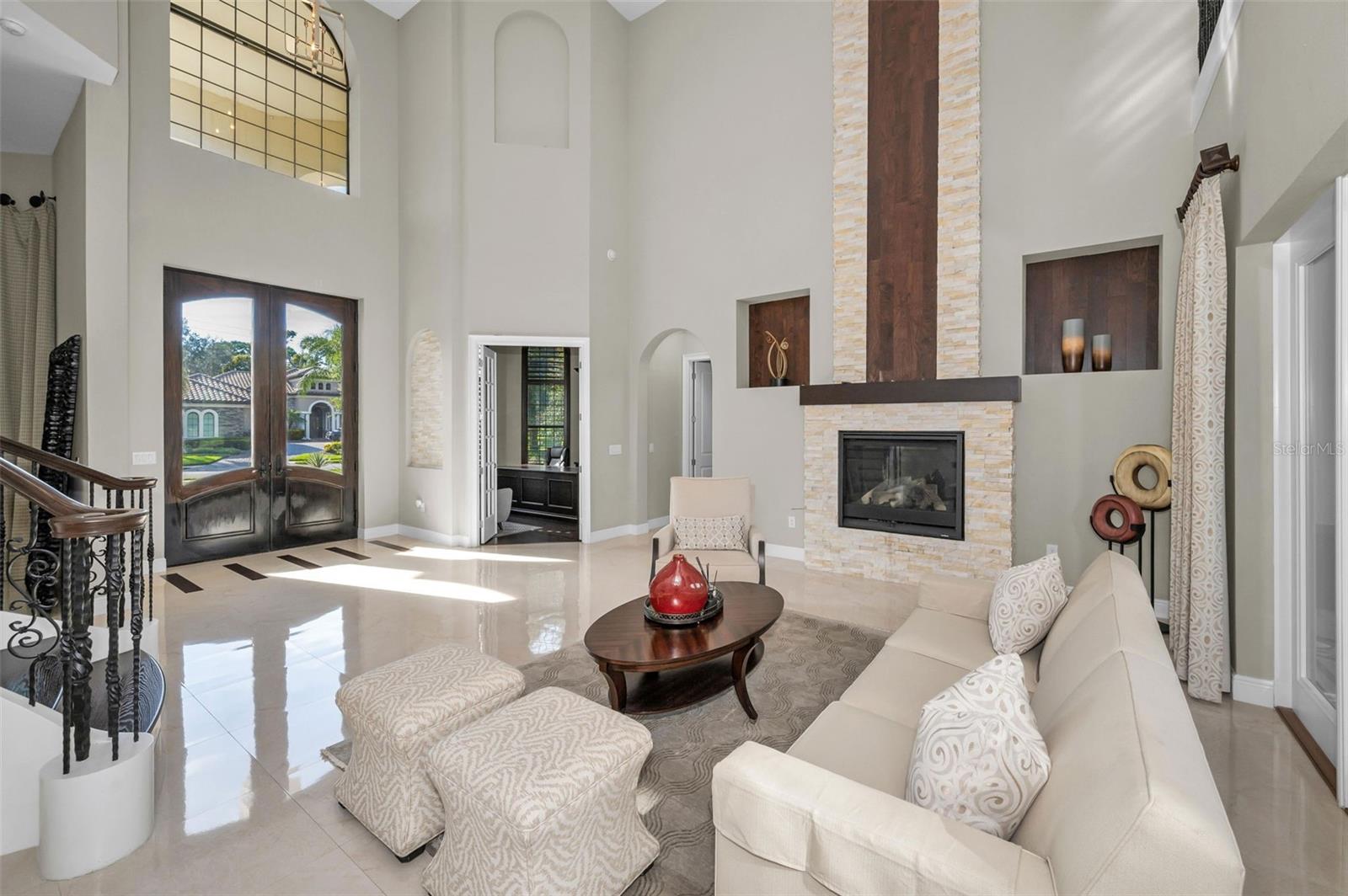 CHAMPIONS CLUB - Residential