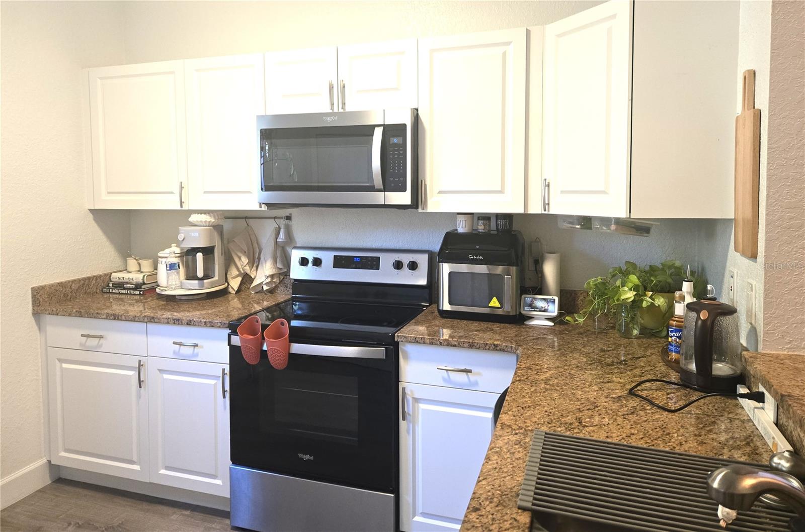 NOTTING HILL A CONDO - Residential