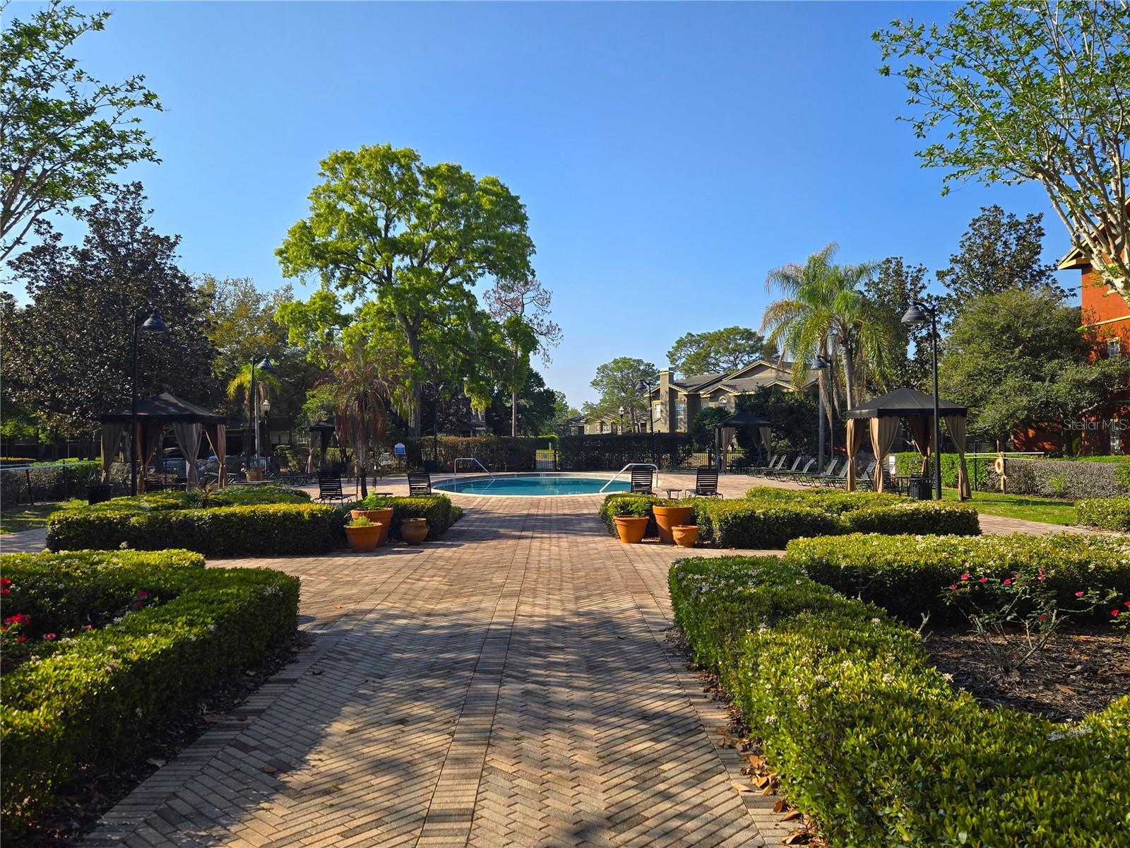 NOTTING HILL A CONDO - Residential