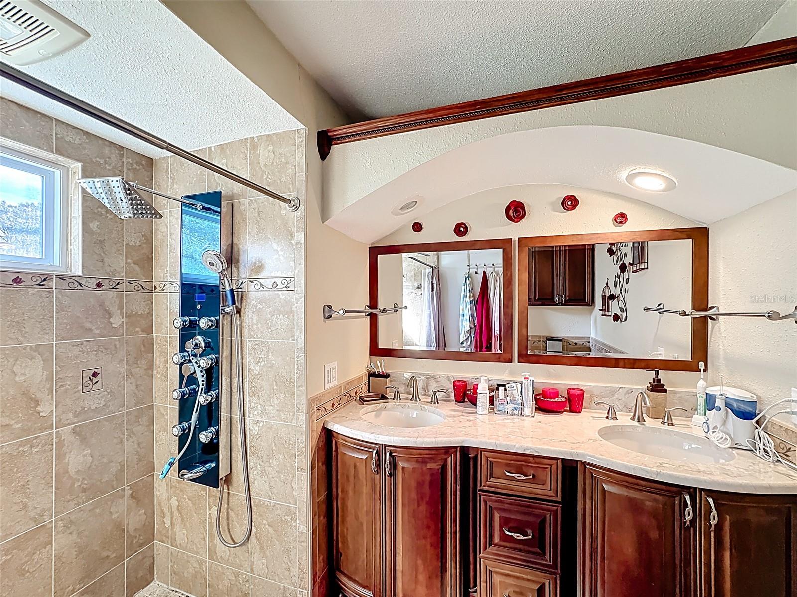 LAKE LUCY ESTATES - Residential