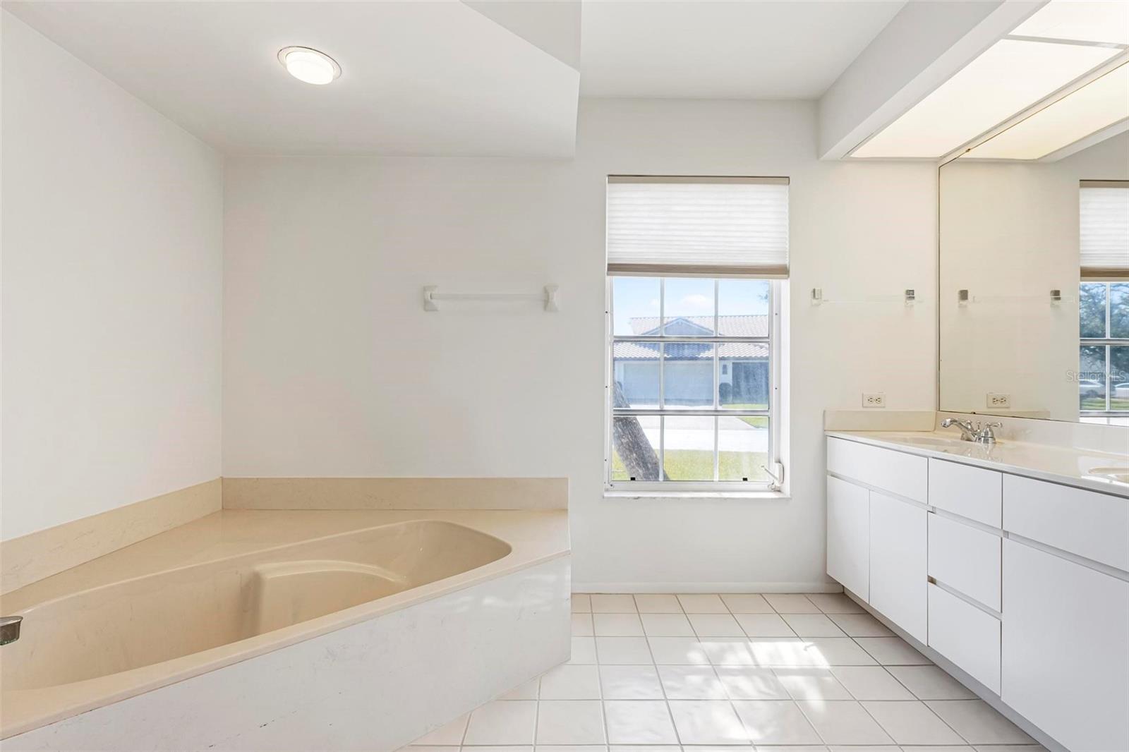 JACARANDA COUNTRY CLUB WEST VILLAGE - Residential