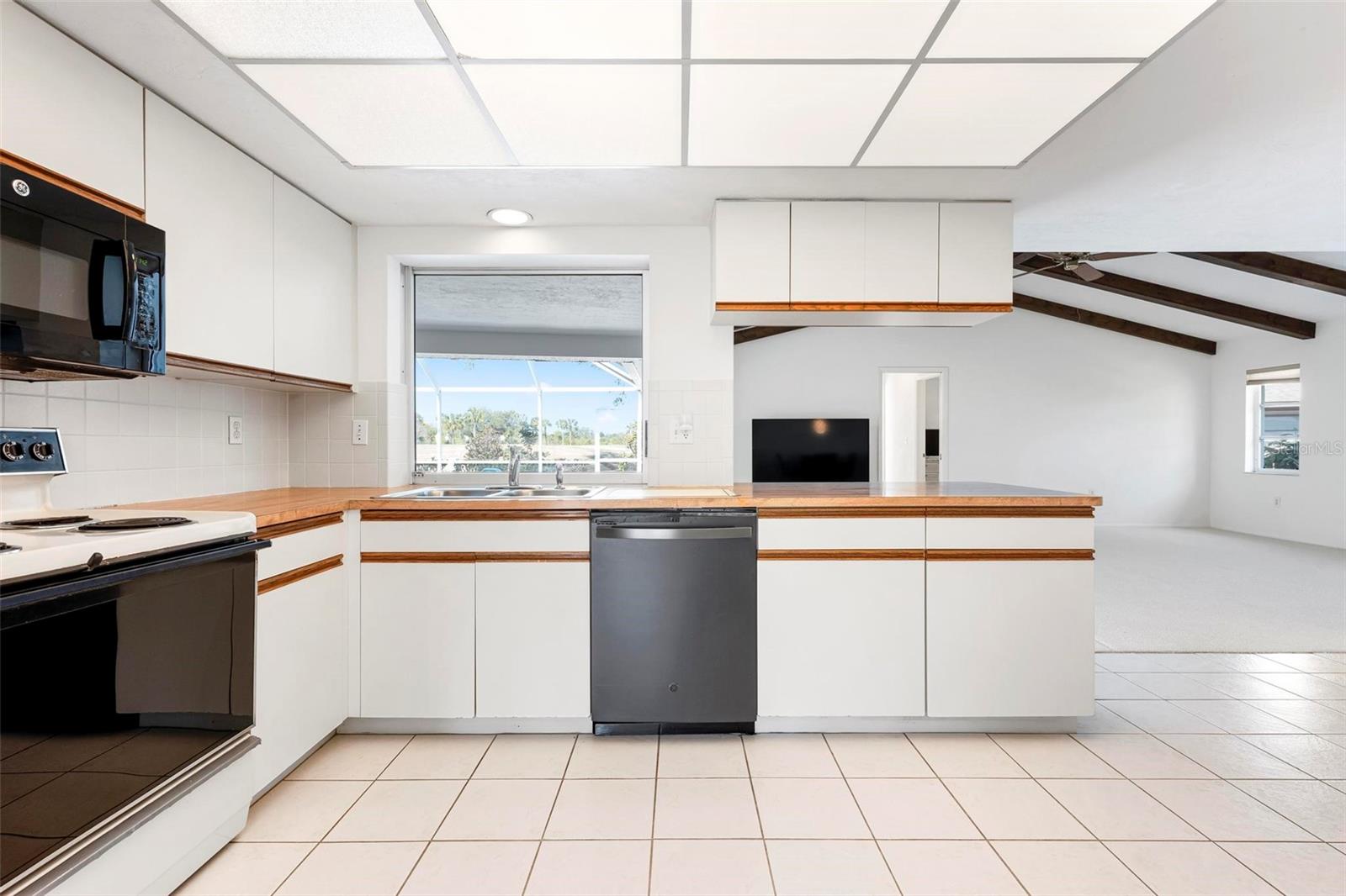 JACARANDA COUNTRY CLUB WEST VILLAGE - Residential