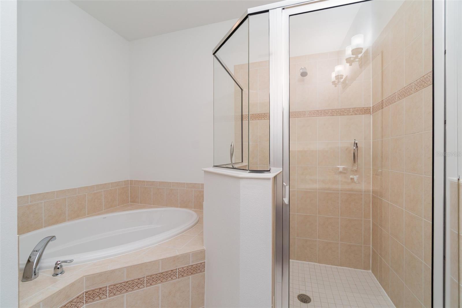 BRADFORD MANOR TWNHMS - Residential