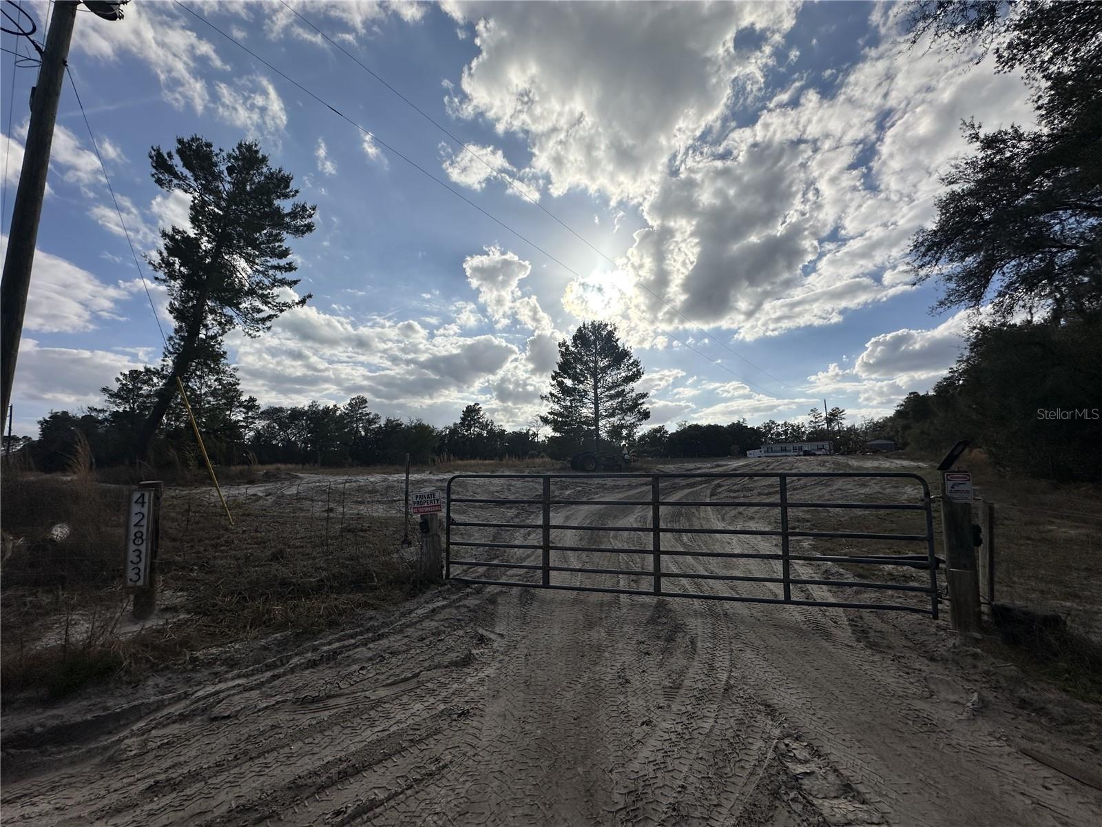 N 1/2 OF SW 1/4 OF NE 1/4 OF NE 1/4 ORB 440 PG 130 - Residential