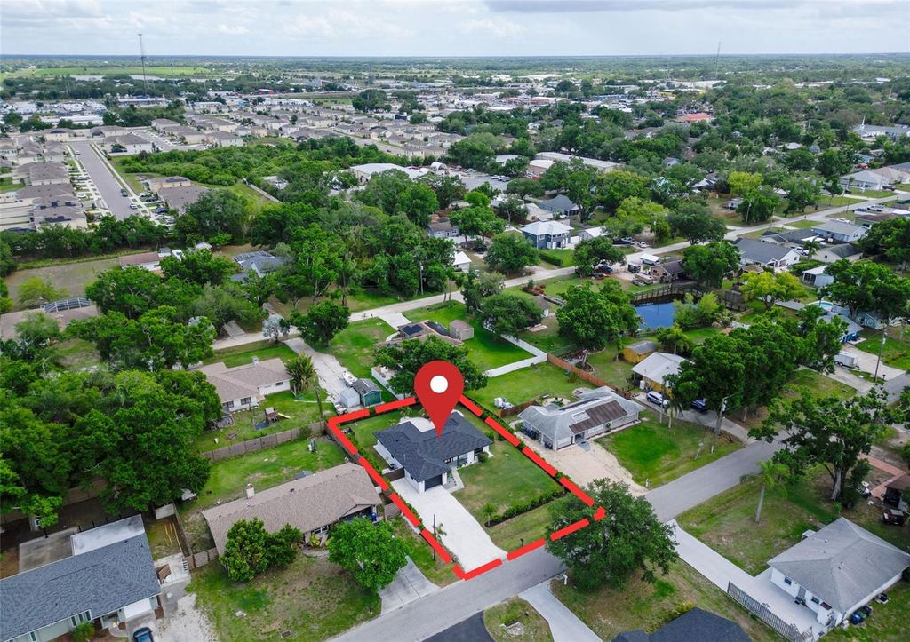 Photo of 629 Albritton Avenue, Sarasota, FL 34232 (MLS # TB8495202)