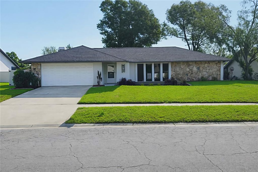 Photo of 401 Running Horse Road, Seffner, FL 33584 (MLS # TB8482665)