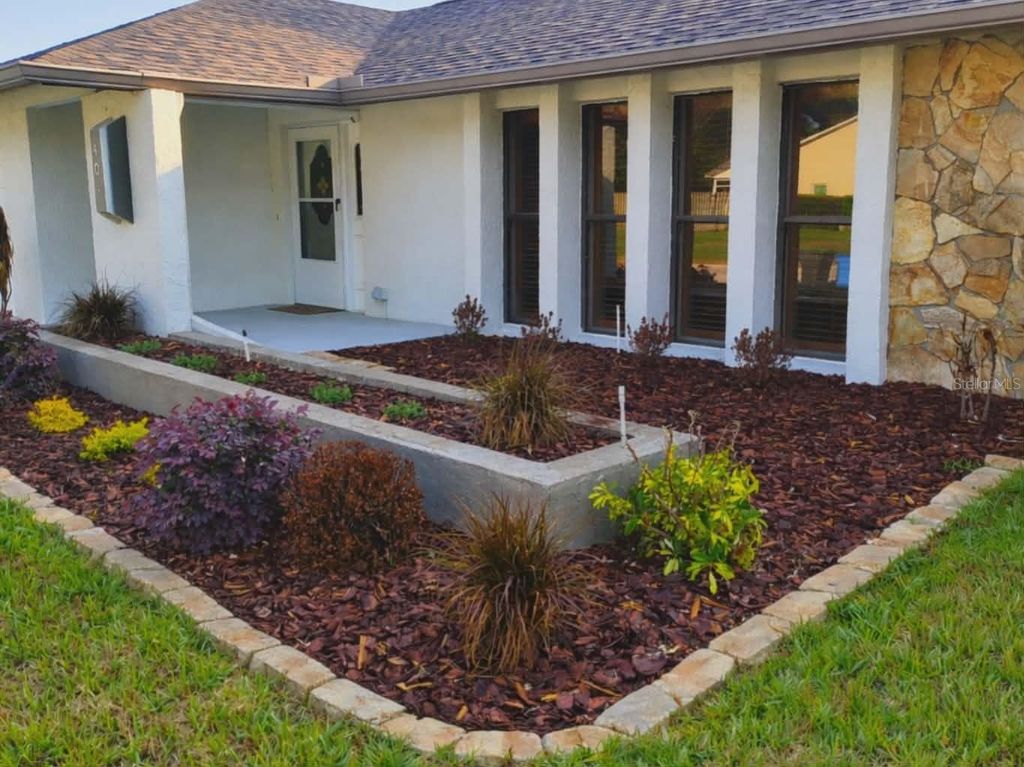 Photo of 401 Running Horse Road, Seffner, FL 33584 (MLS # TB8482665)