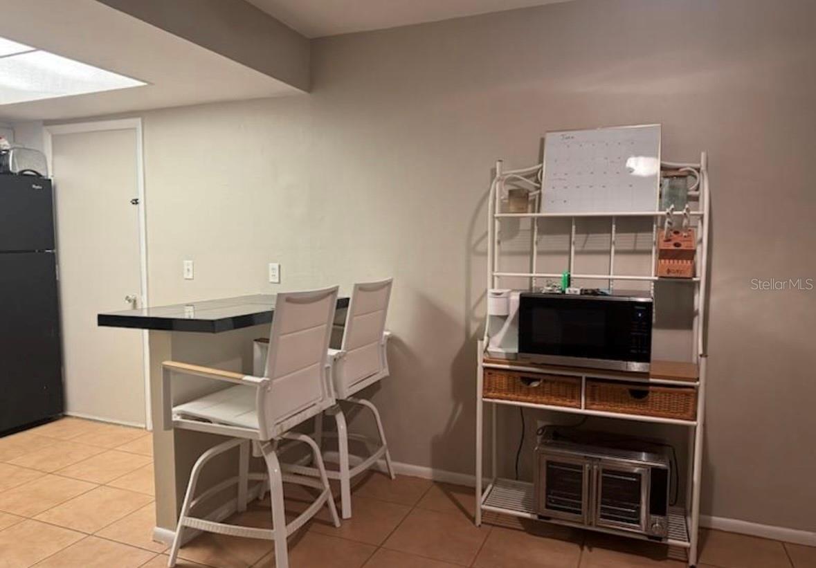 THE COLONIAL HOUSE CONDO - Residential