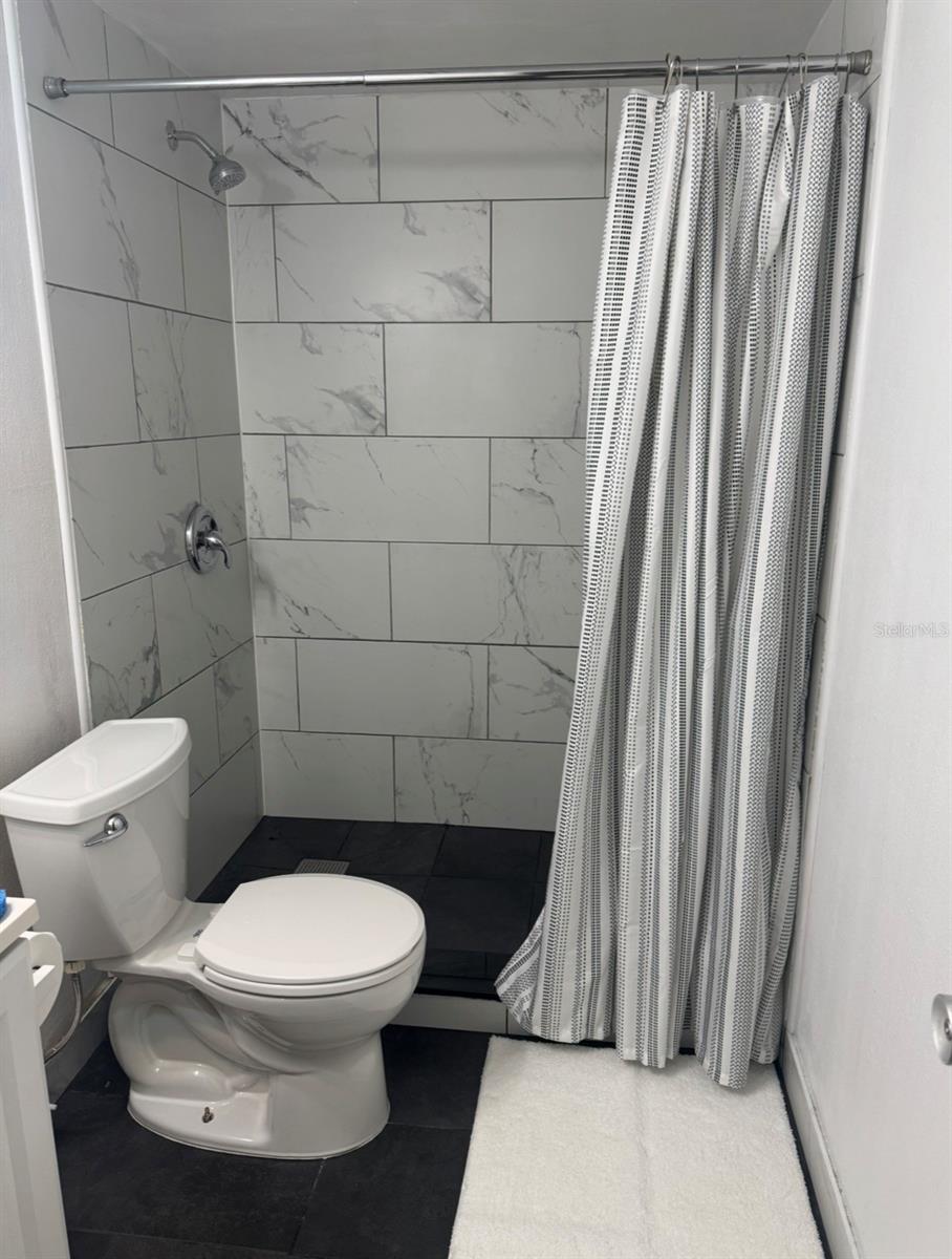 THE COLONIAL HOUSE CONDO - Residential