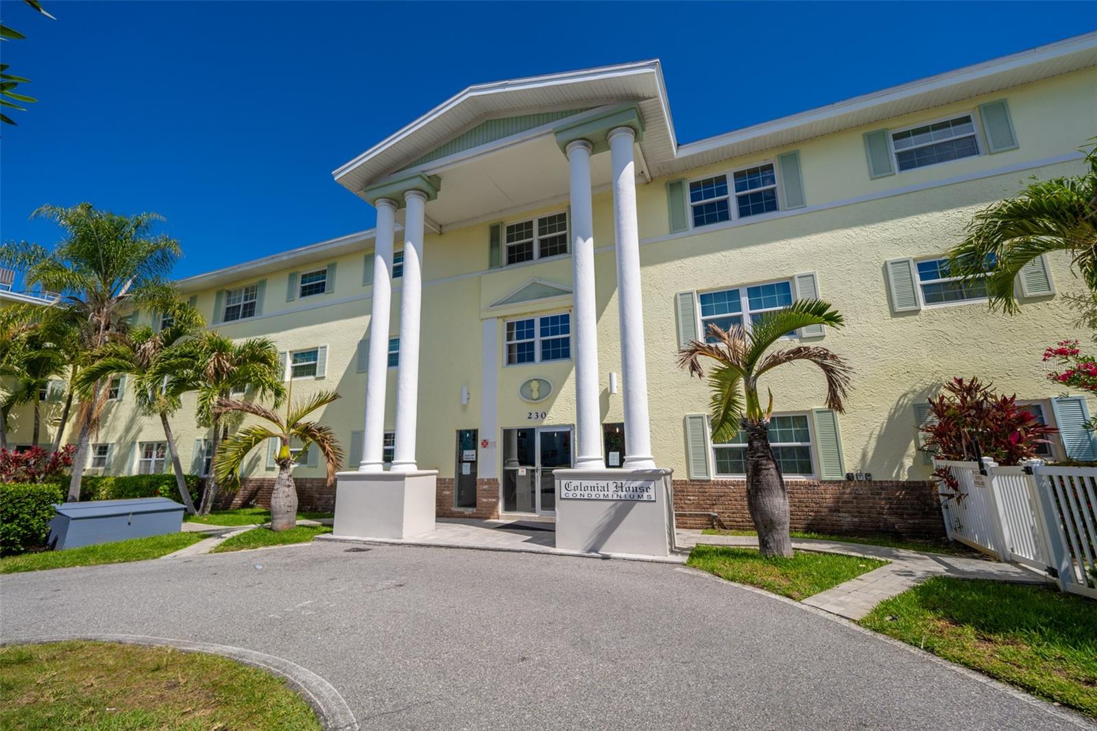 THE COLONIAL HOUSE CONDO - Residential