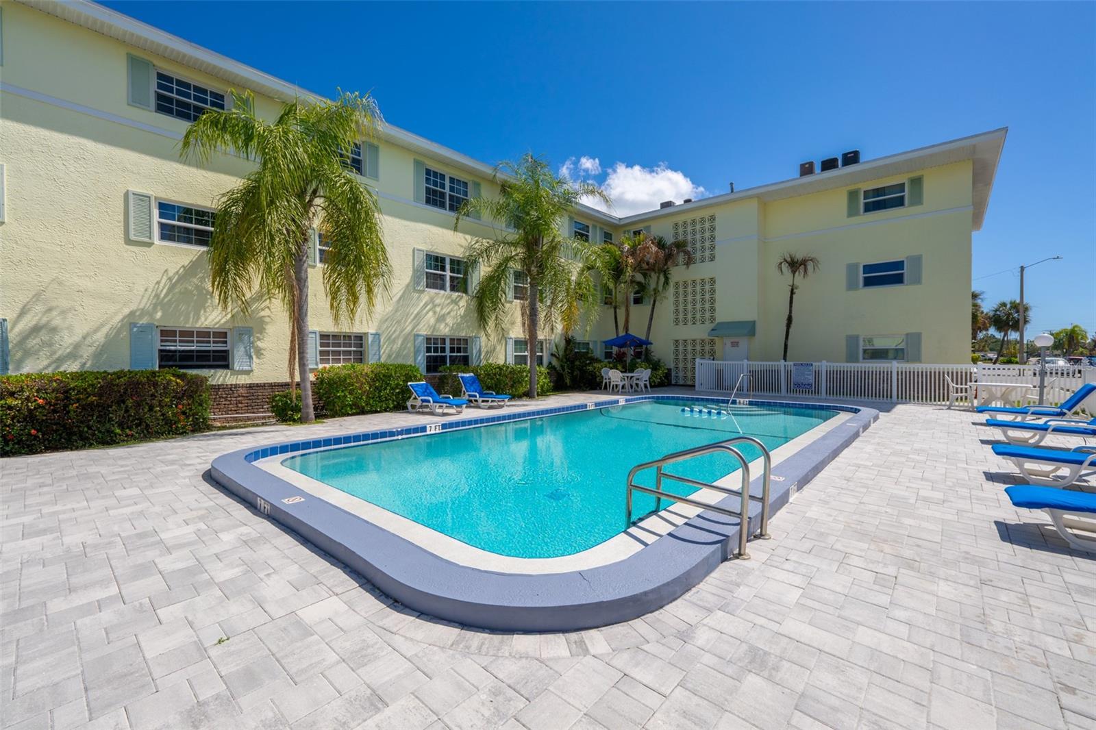 THE COLONIAL HOUSE CONDO - Residential