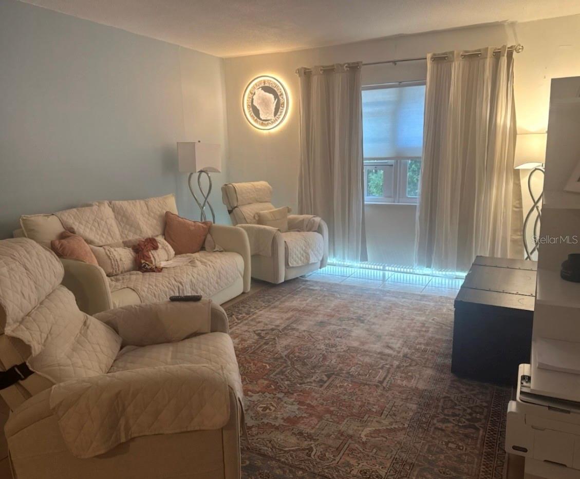 THE COLONIAL HOUSE CONDO - Residential