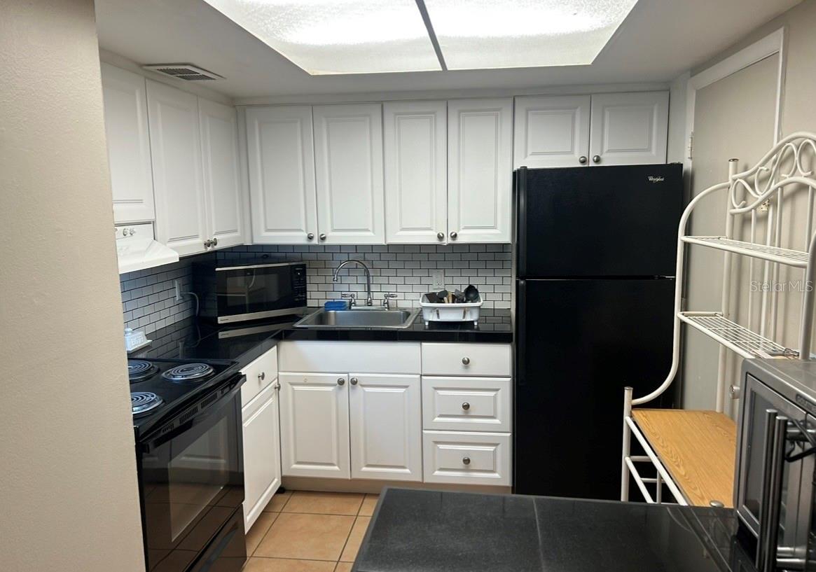 THE COLONIAL HOUSE CONDO - Residential
