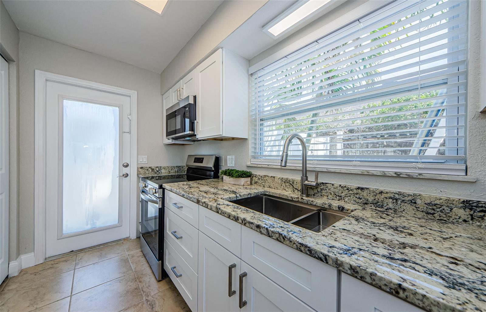 HARBOR VILLAS AT DUNEDIN - Residential Lease