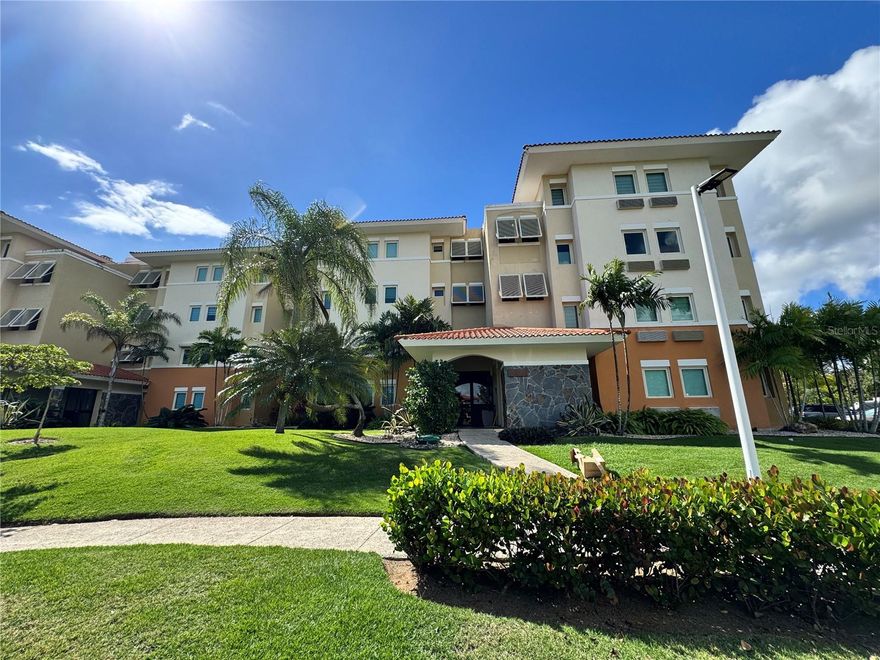 This one-level, second-floor apartment has been completely renovated and offers 2 spacious bedrooms and 2.5 modern bathrooms. Enjoy a peaceful lake view from your balcony, featuring all brand-new appliances and furniture — be the first to use them!
The property includes a full power generator, elevator, tele entry system, 2 assigned parking spaces, and the community provides excellent amenities such as parking with battery car charger, a swimming pool, and a clubhouse.
A move-in-ready home combining comfort, convenience, and style.