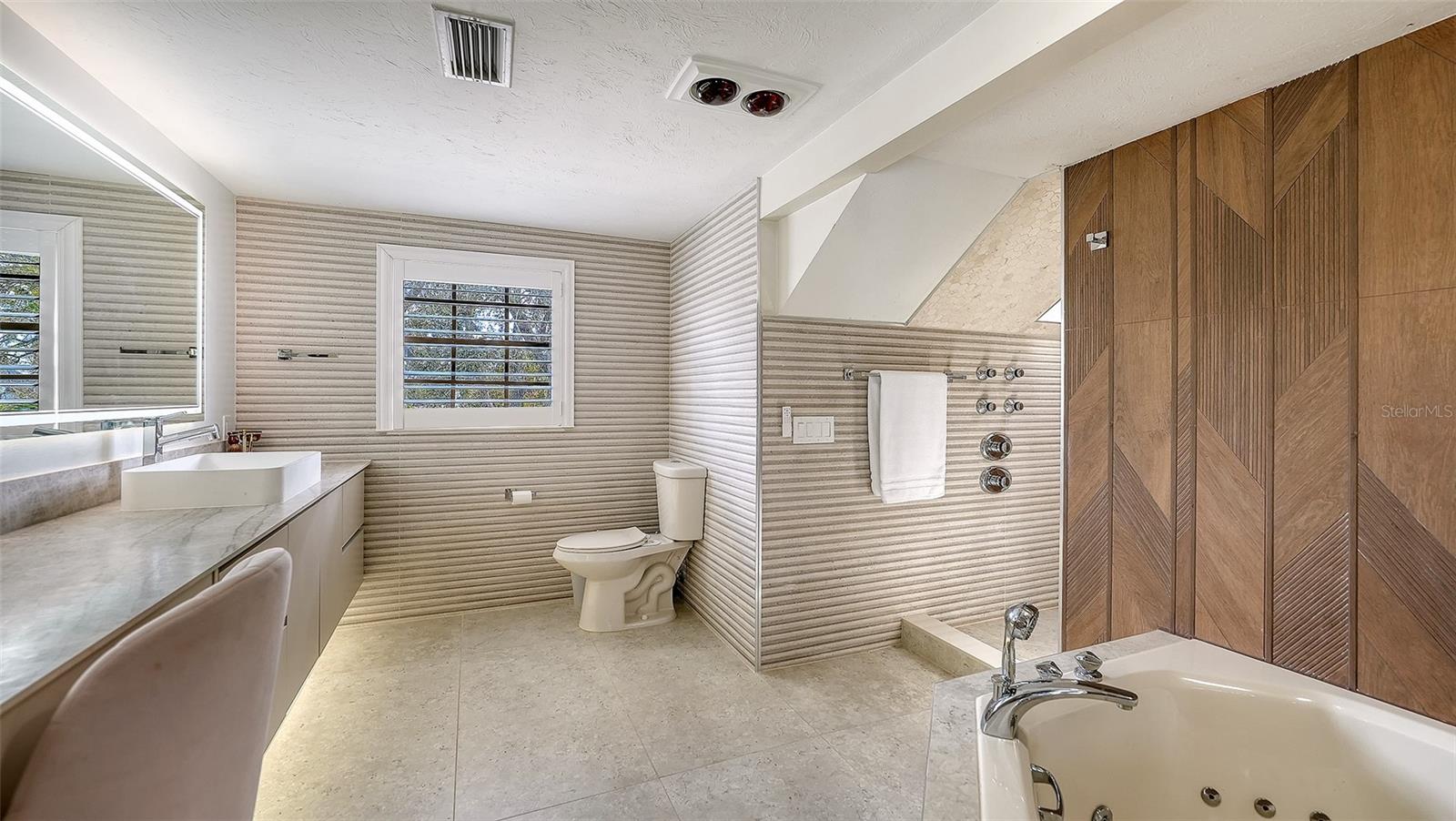 FLAMINGO CAY SECOND UNIT - Residential