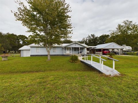 A home in EAST PALATKA