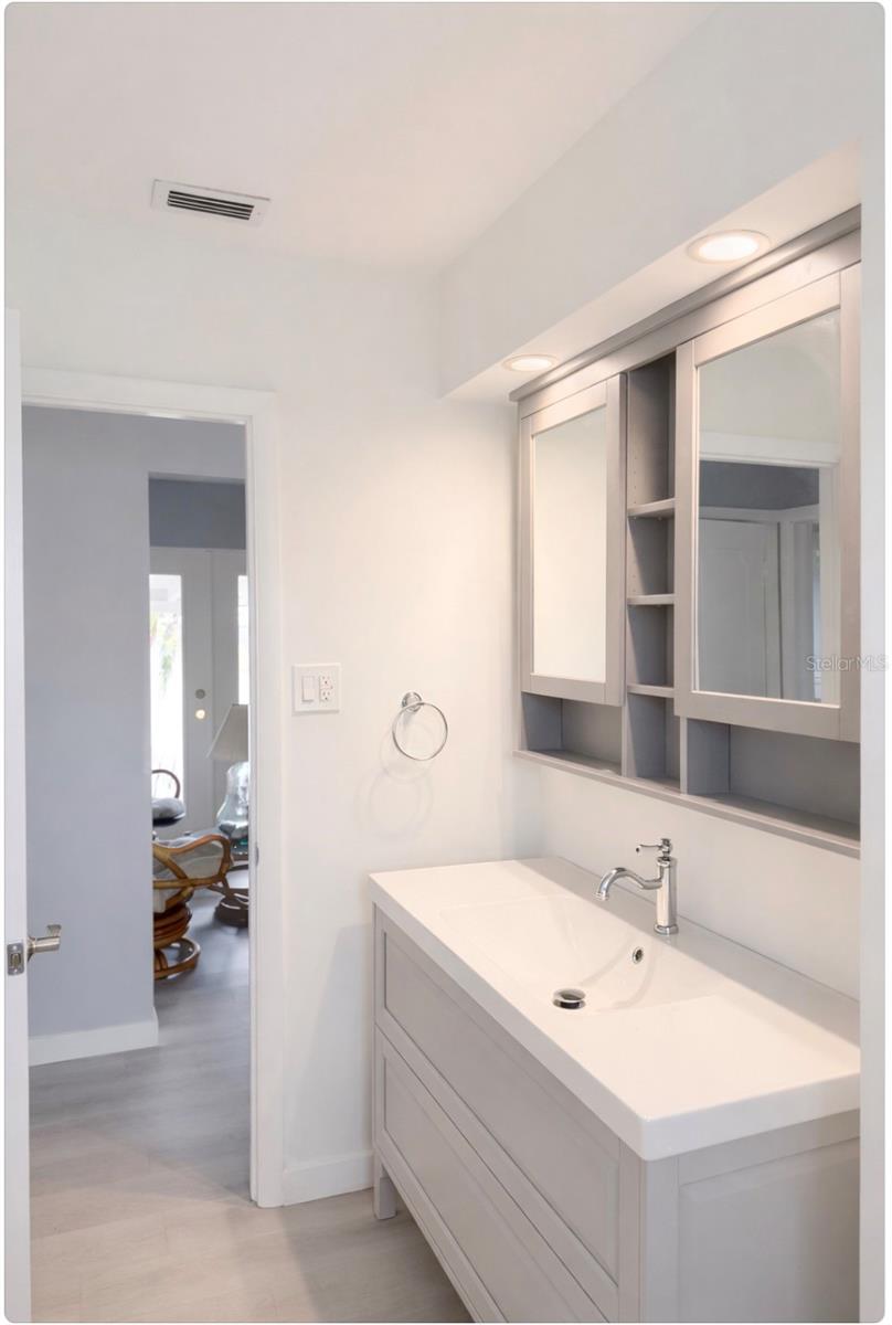 SOUTH VENICE - Residential