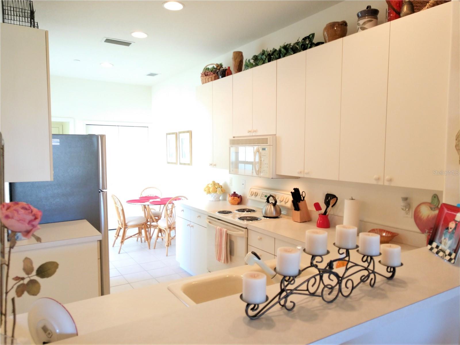 PELICAN POINTE GOLF & COUNTRY CLUB - Residential Lease