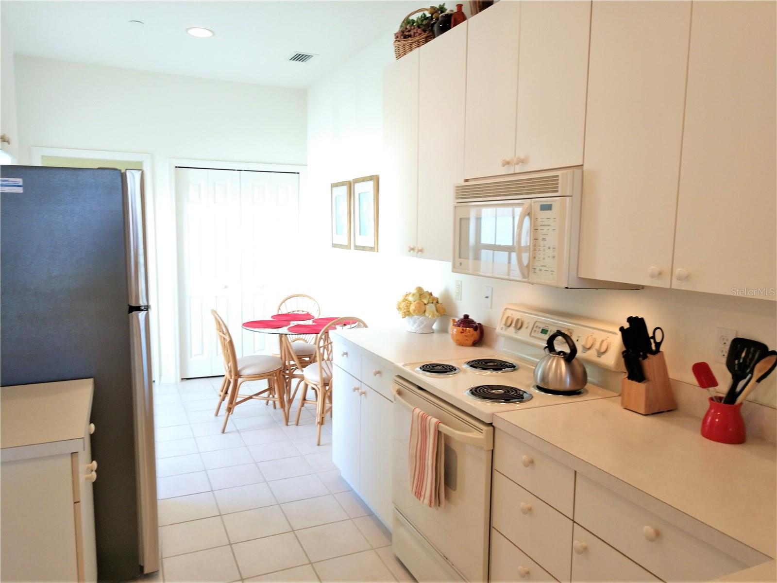 PELICAN POINTE GOLF & COUNTRY CLUB - Residential Lease